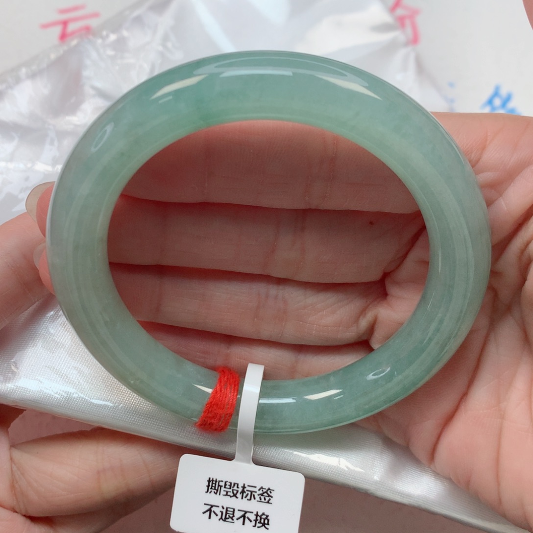 翡翠手镯未镶嵌56胖圆条 冰湖水绿