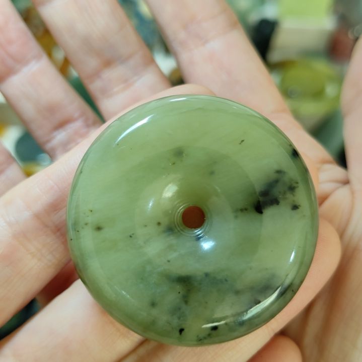 岫玉未镶嵌平安扣