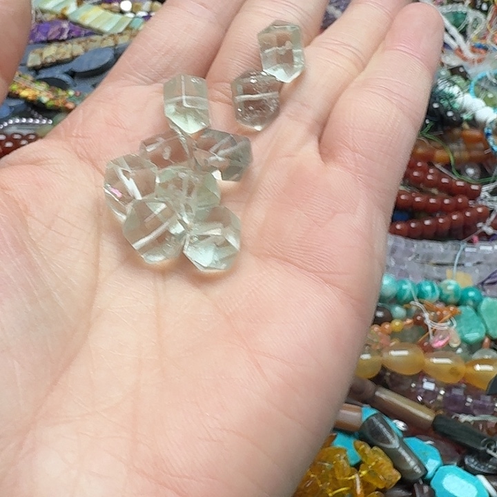 玛瑙/玉髓未镶嵌珠宝半成品一个10m玻利维亚绿水晶