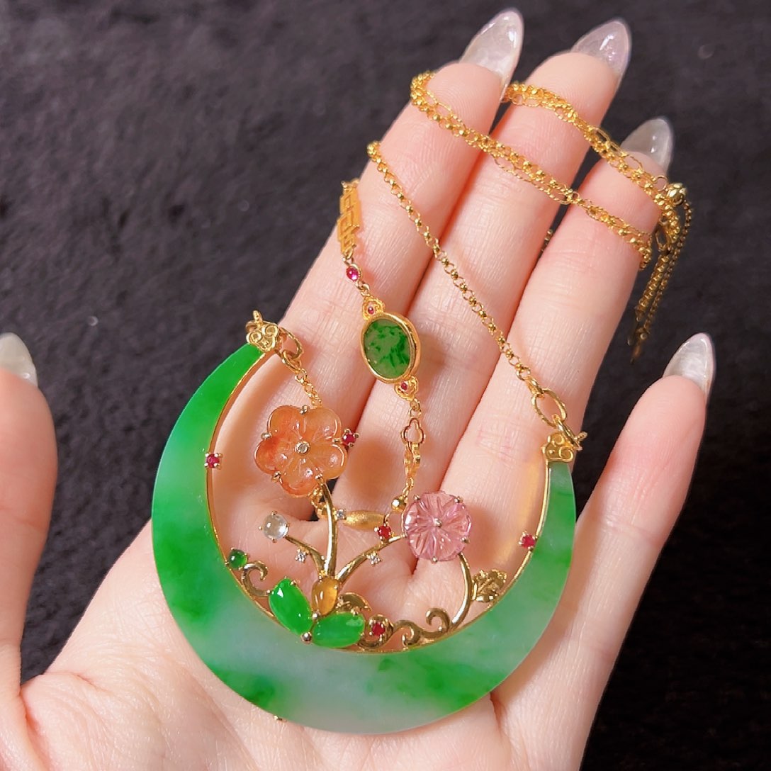 翡翠18K金镶嵌颈饰签收后24小时鉴赏期，过时不退