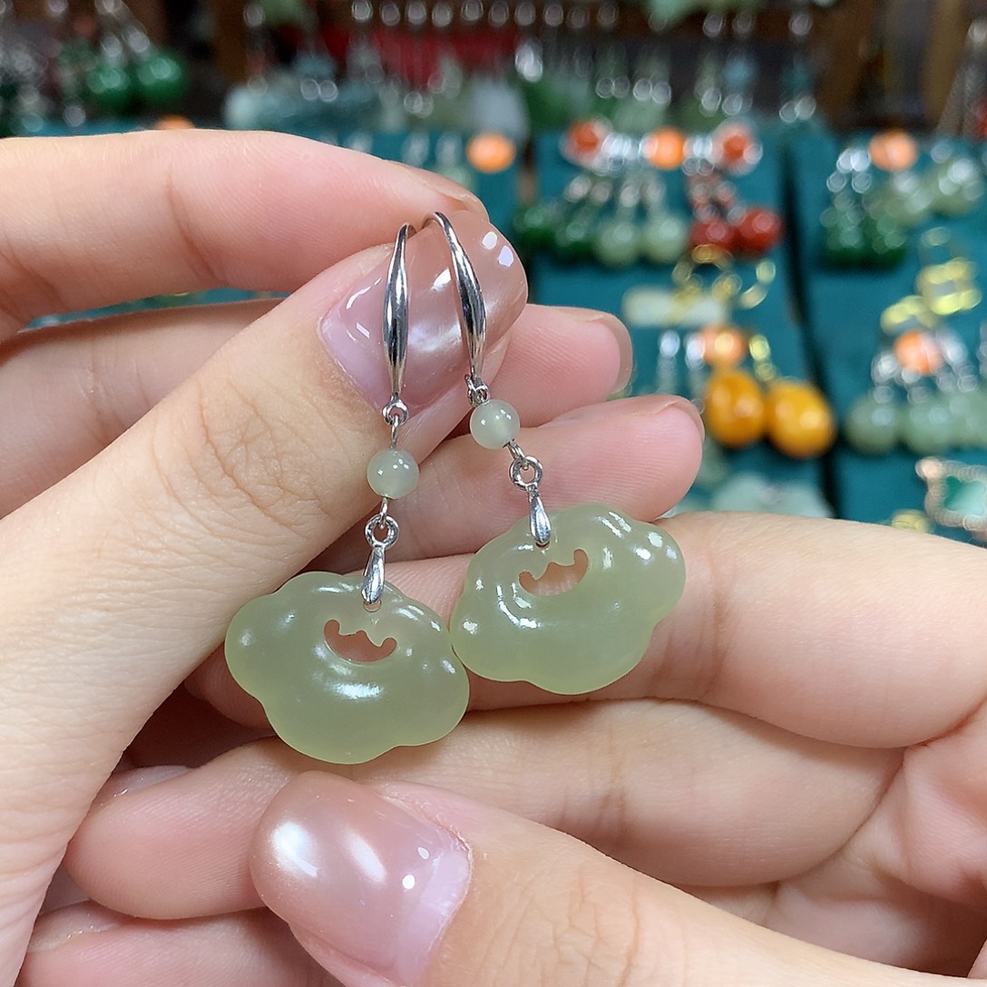 和田玉银S925镶嵌耳饰卡20左右