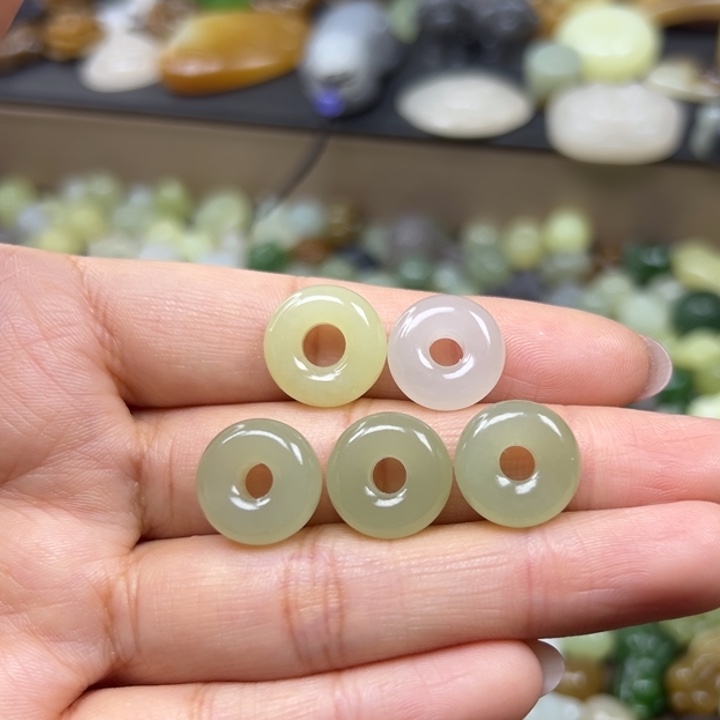 和田玉未镶嵌颈饰68一个多样性发其一