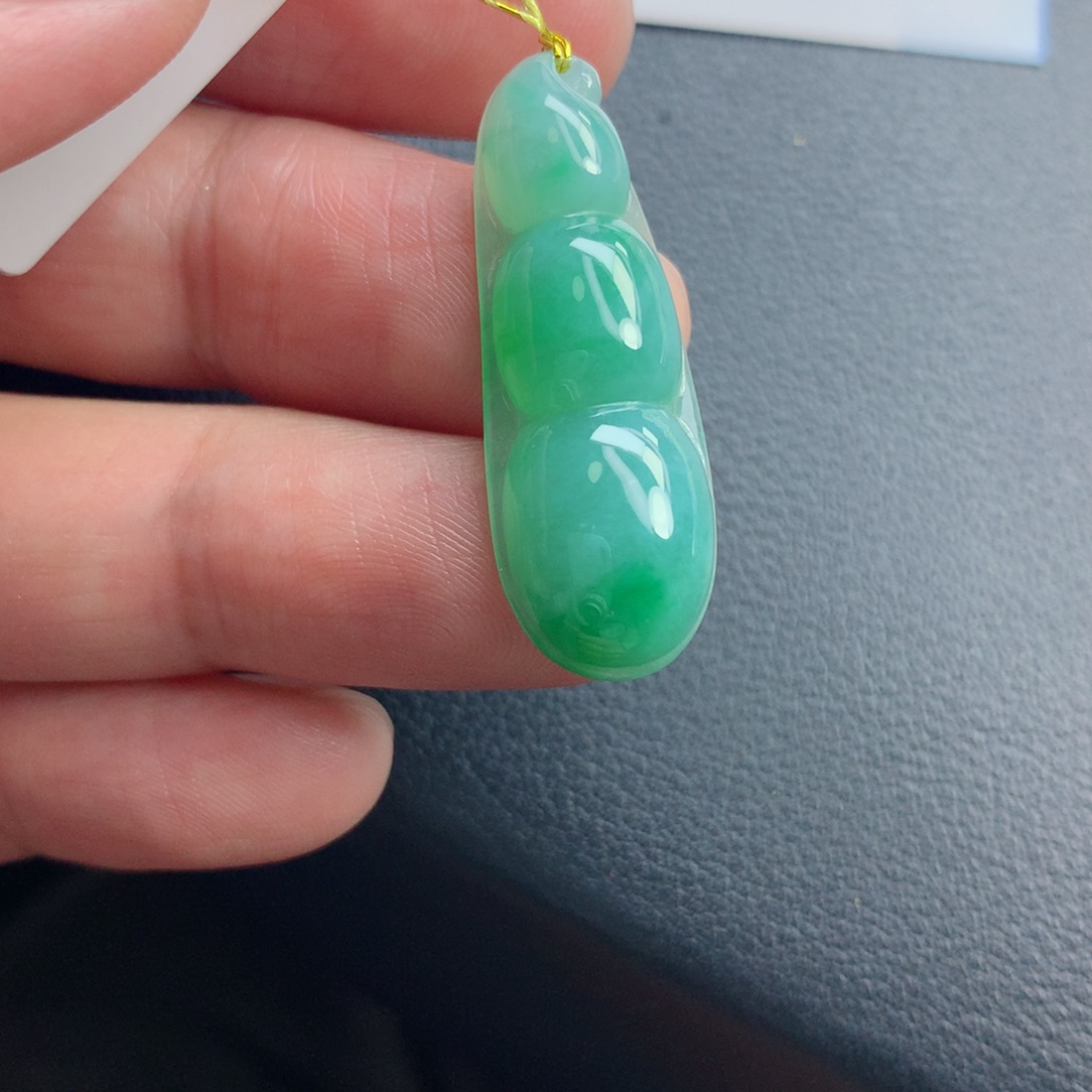 翡翠颈饰未镶嵌福豆