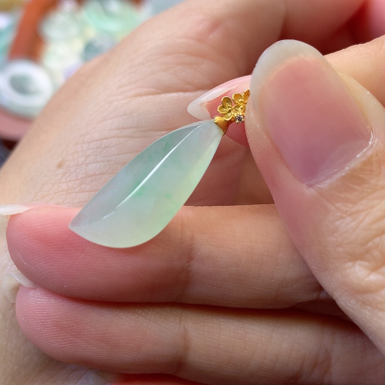 【闪购商品】吊坠(赠链)18K金镶嵌翡翠