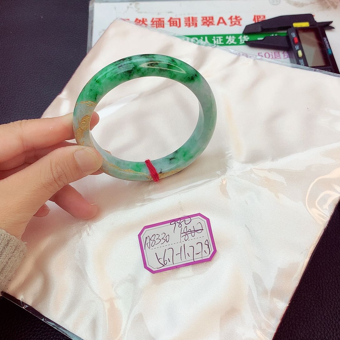 翡翠手镯未镶嵌翡翠