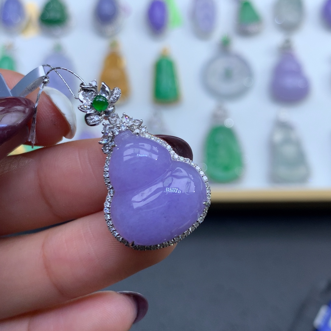 翡翠18K金镶嵌颈饰