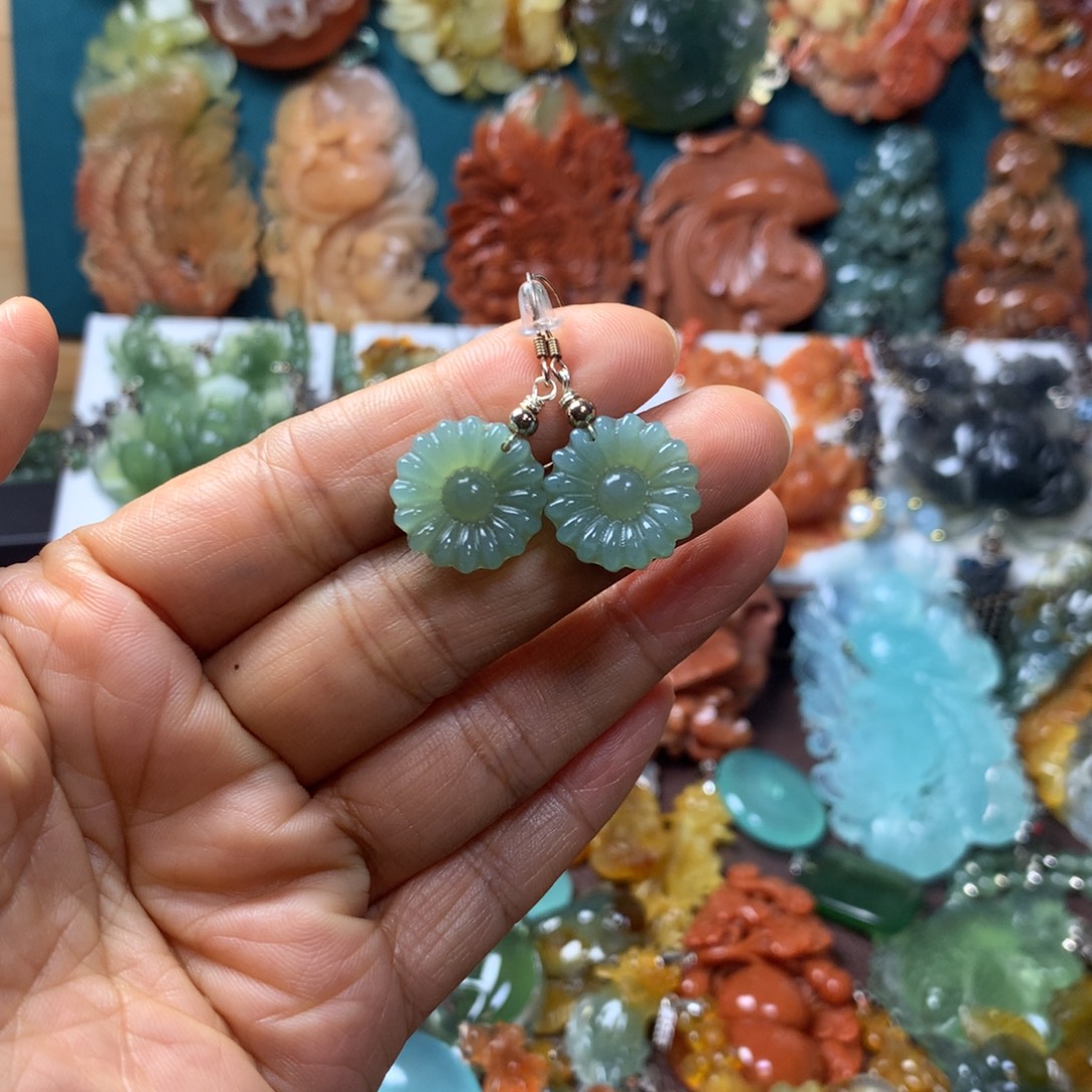 蛇纹石玉未镶嵌耳坠