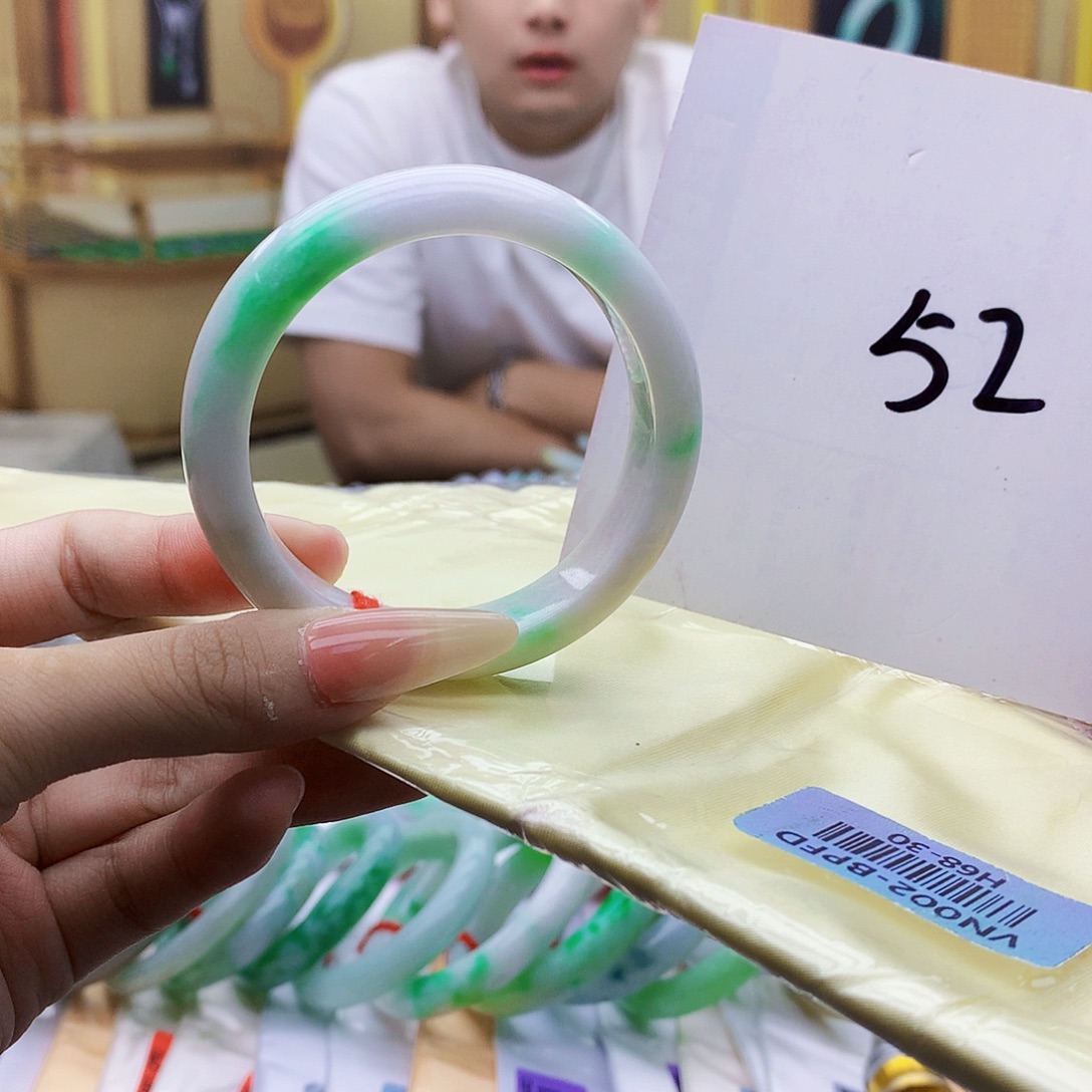 翡翠未镶嵌手镯nnn