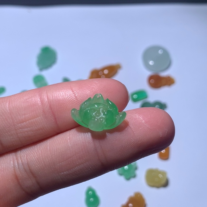 瀞***子翡翠未镶嵌颈饰挂件