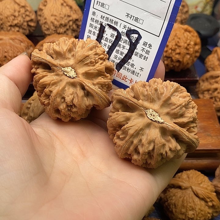 D***o桃核吊坠粗筋狮子头52