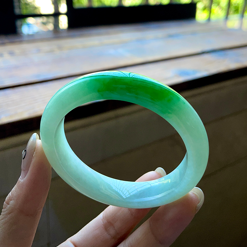 圈口56 辣阳绿翡翠手镯 同石料还有54~56圈口 A2503