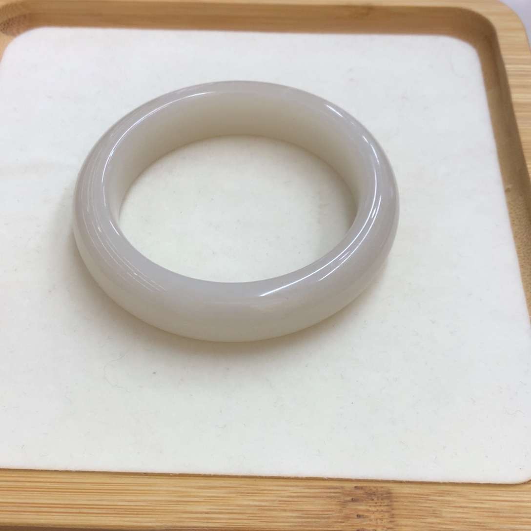 石英质玉未镶嵌手镯