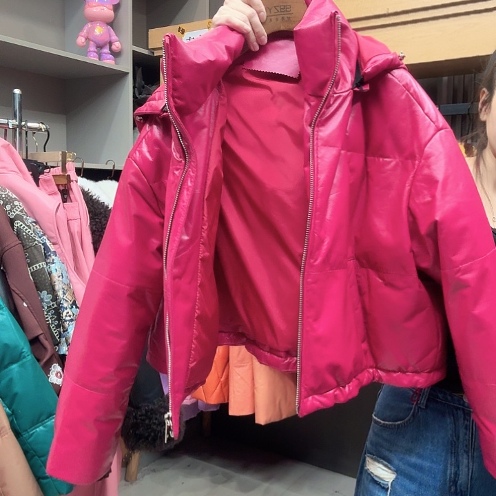 火龙果帽羽绒皮衣