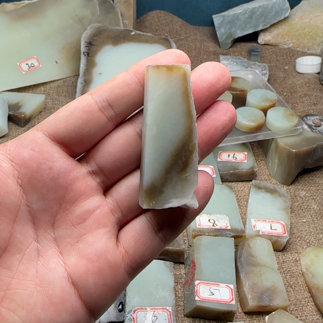 和田玉（糖玉）未镶嵌珠宝奇石