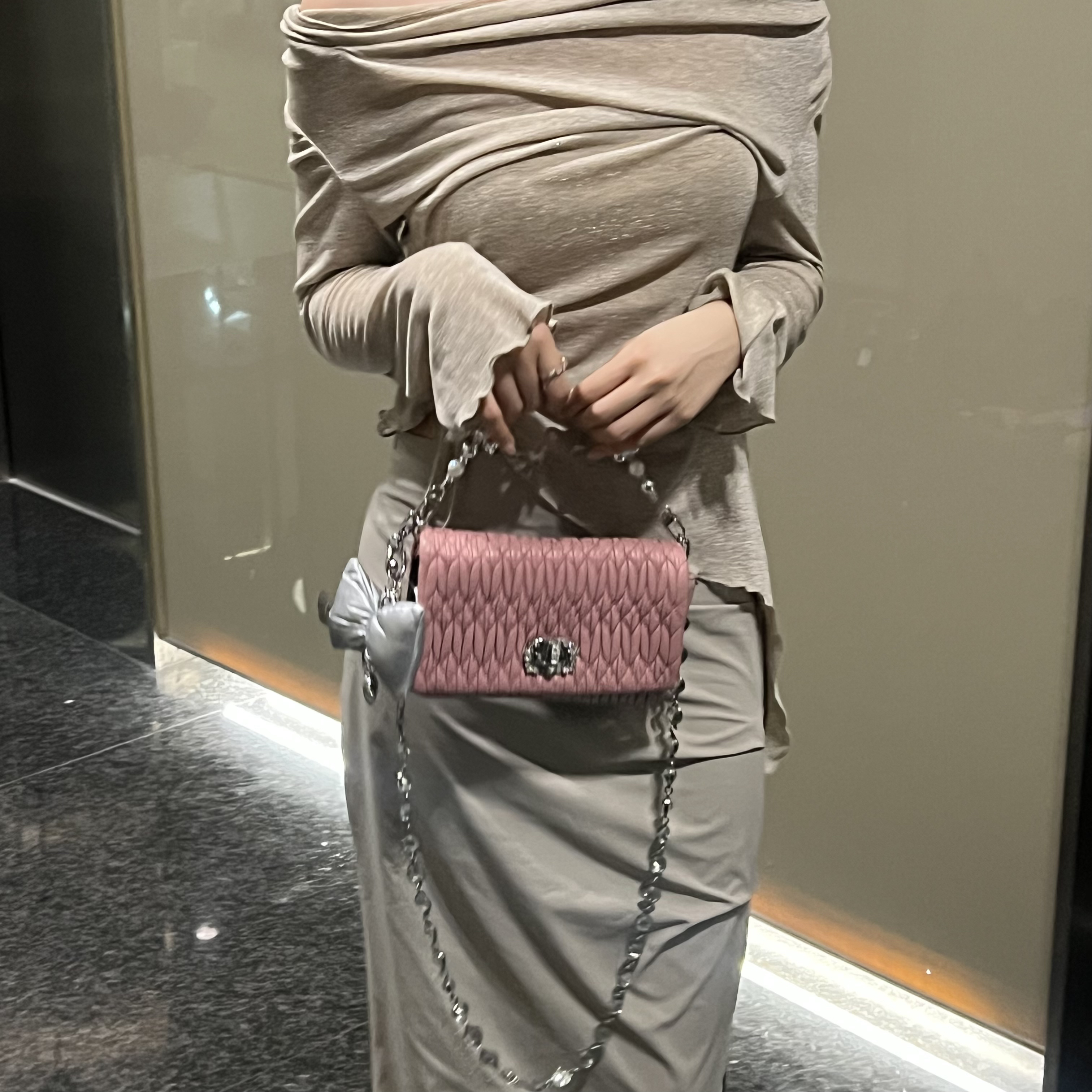 95新 MIU MIU/缪缪 95新miumiu粉色单肩斜挎包/13455575