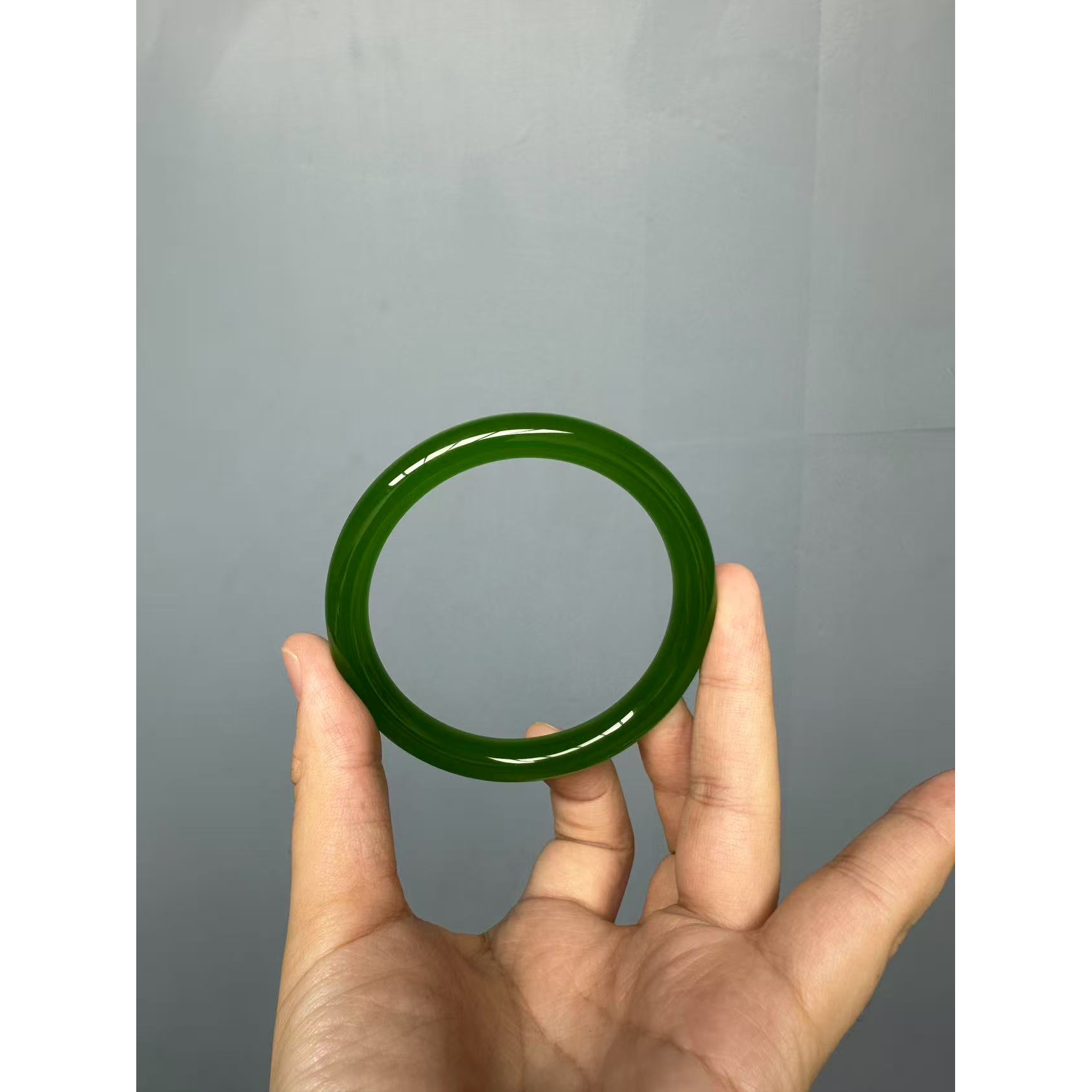 高货绿色圆条手镯