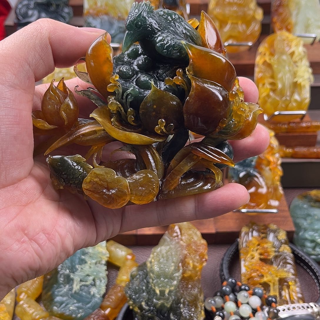 人***股蛇纹石玉未镶嵌颈饰