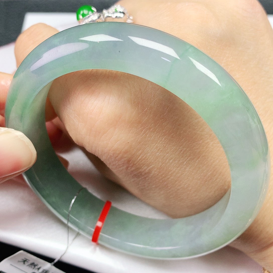 翡翠手镯未镶嵌59圈