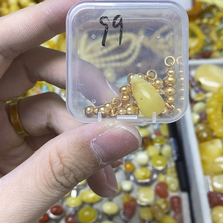 蜜蜡未镶嵌裸石多样性发货其一