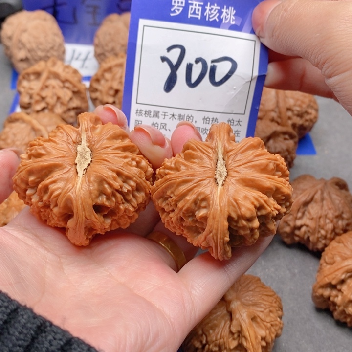 吊坠桃核44白狮子800