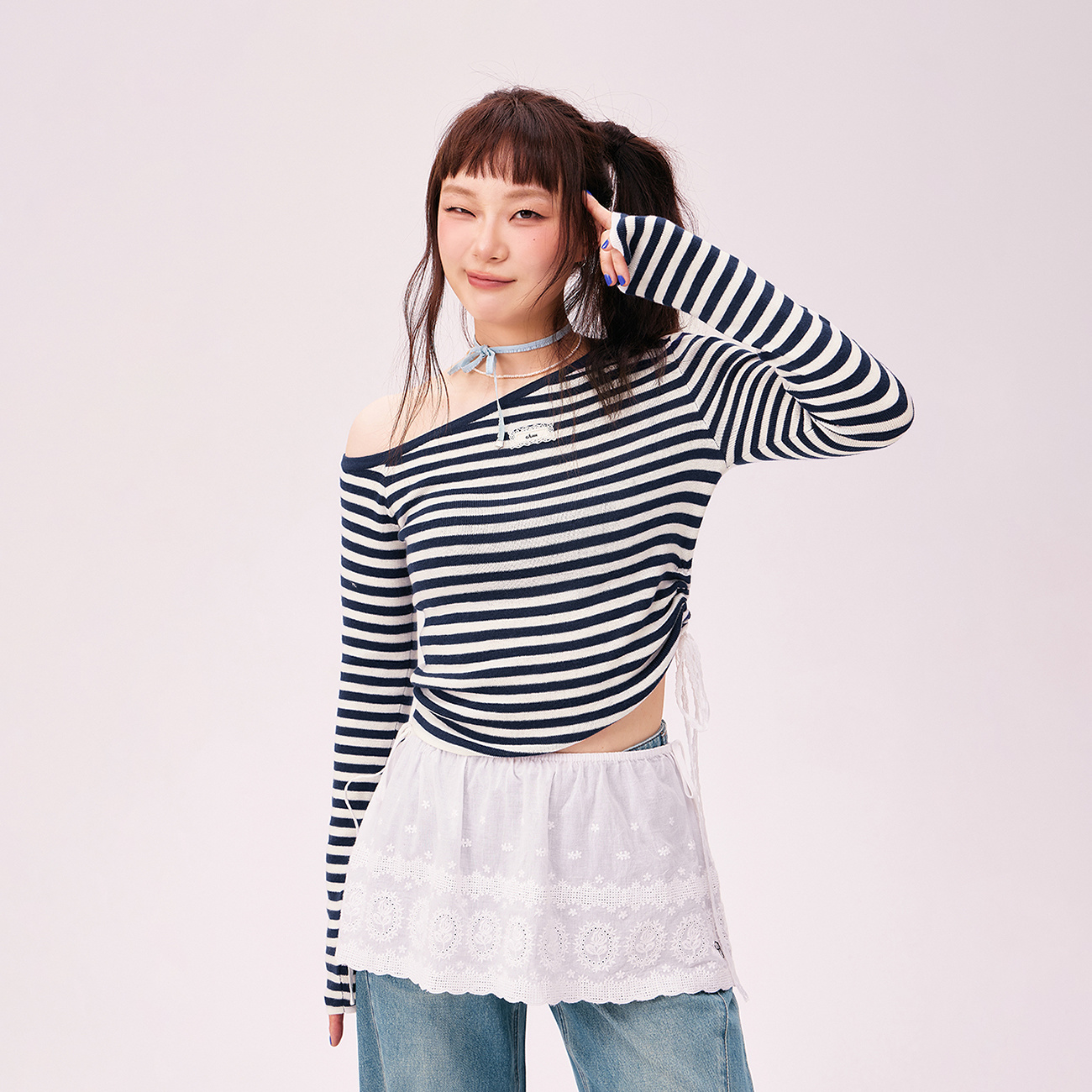 CHUU秋季女装商场同款蕾丝标系带抽褶设计条纹韩系穿搭长袖针织衫