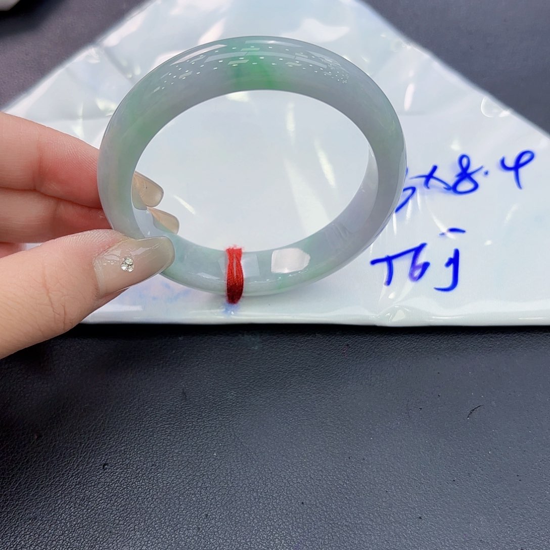 翡翠手镯未镶嵌手镯