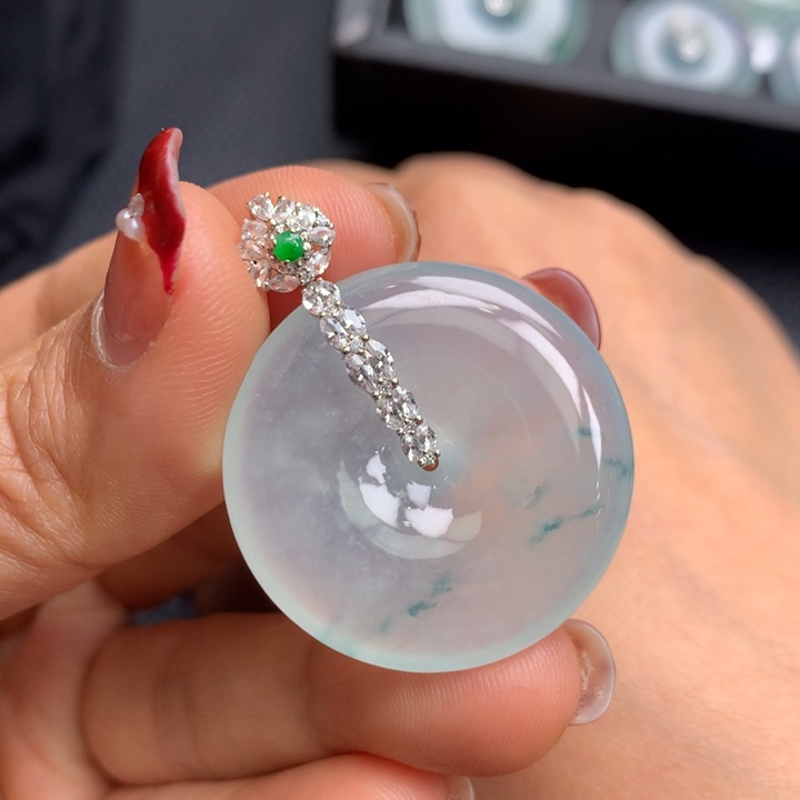 翡翠吊坠(不含链)18K金镶嵌