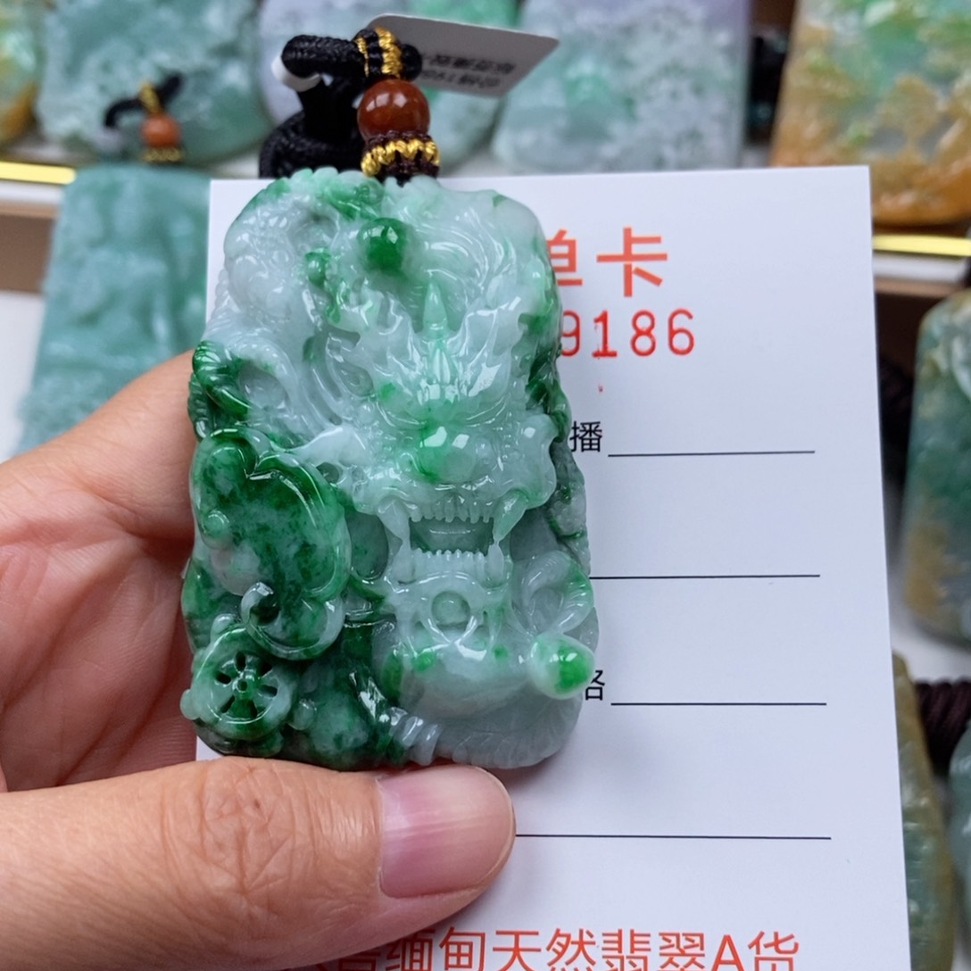翡翠未镶嵌颈饰吊坠