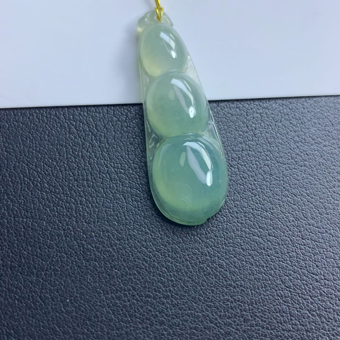 翡翠颈饰未镶嵌福豆
