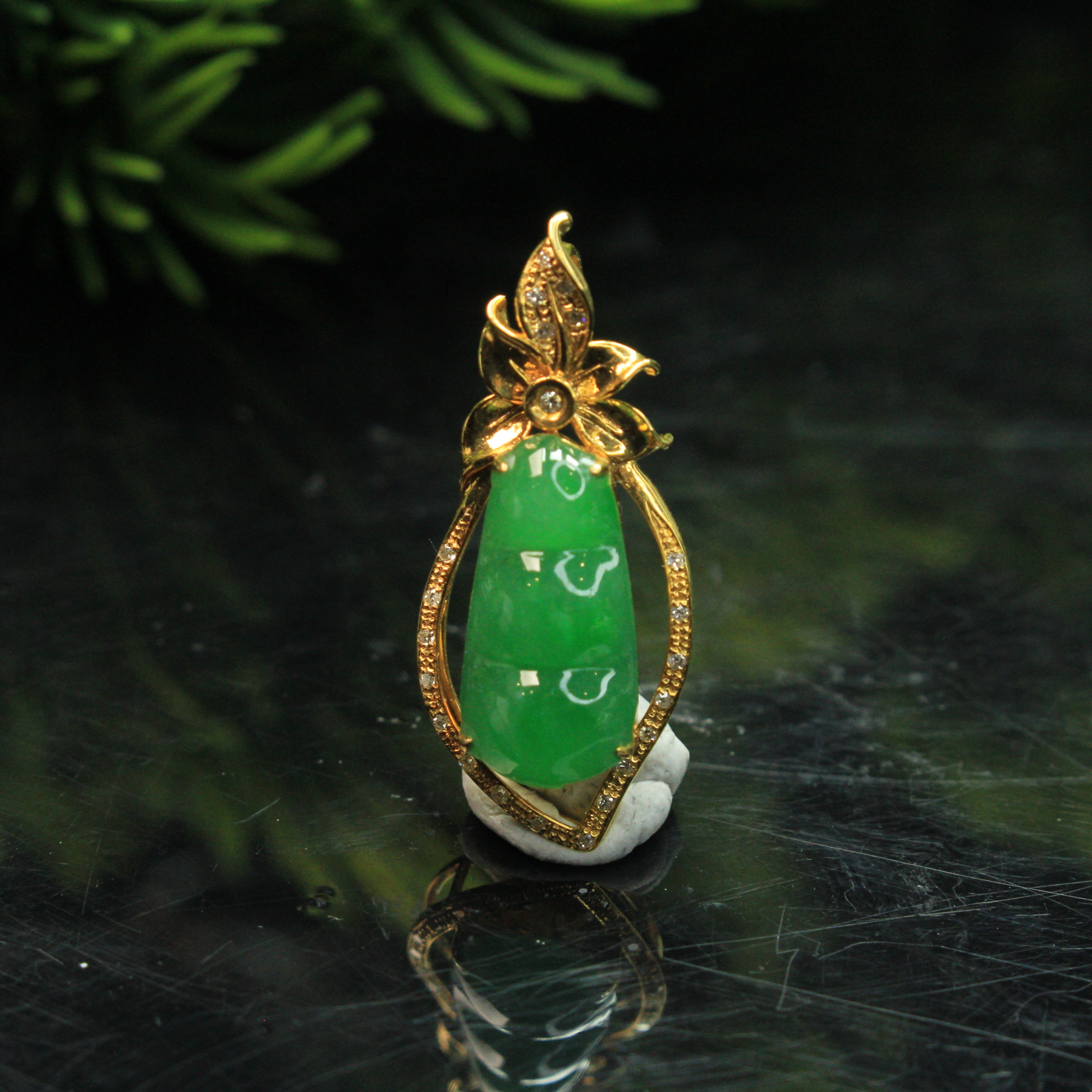 ZB8天然缅甸翡翠A货冰阳绿豆子吊坠/400645嘉禾臻宝拍卖