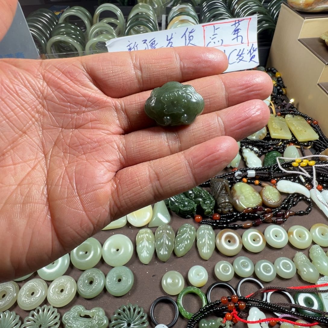 和田玉（糖玉）颈饰未镶嵌