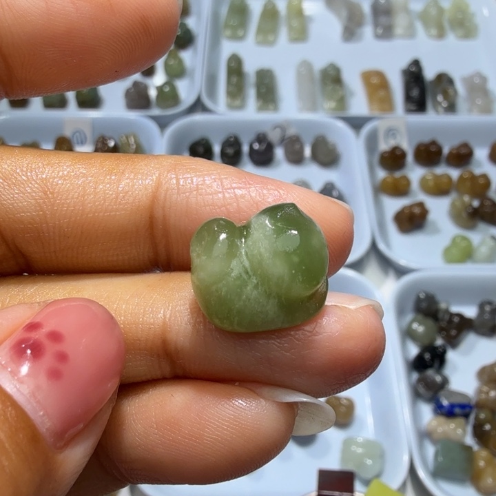 和田玉未镶嵌珠宝奇石