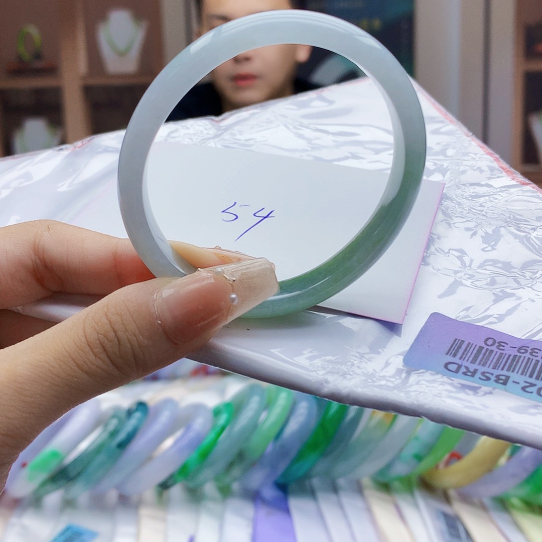 翡翠手镯未镶嵌6778889999999999