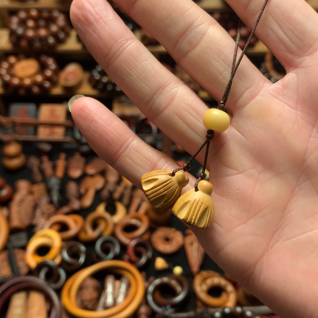 枣木桃木同心并蒂莲手机挂件