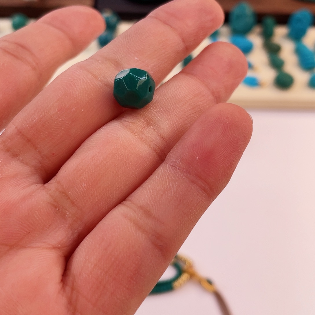 绿松石颈饰未镶嵌