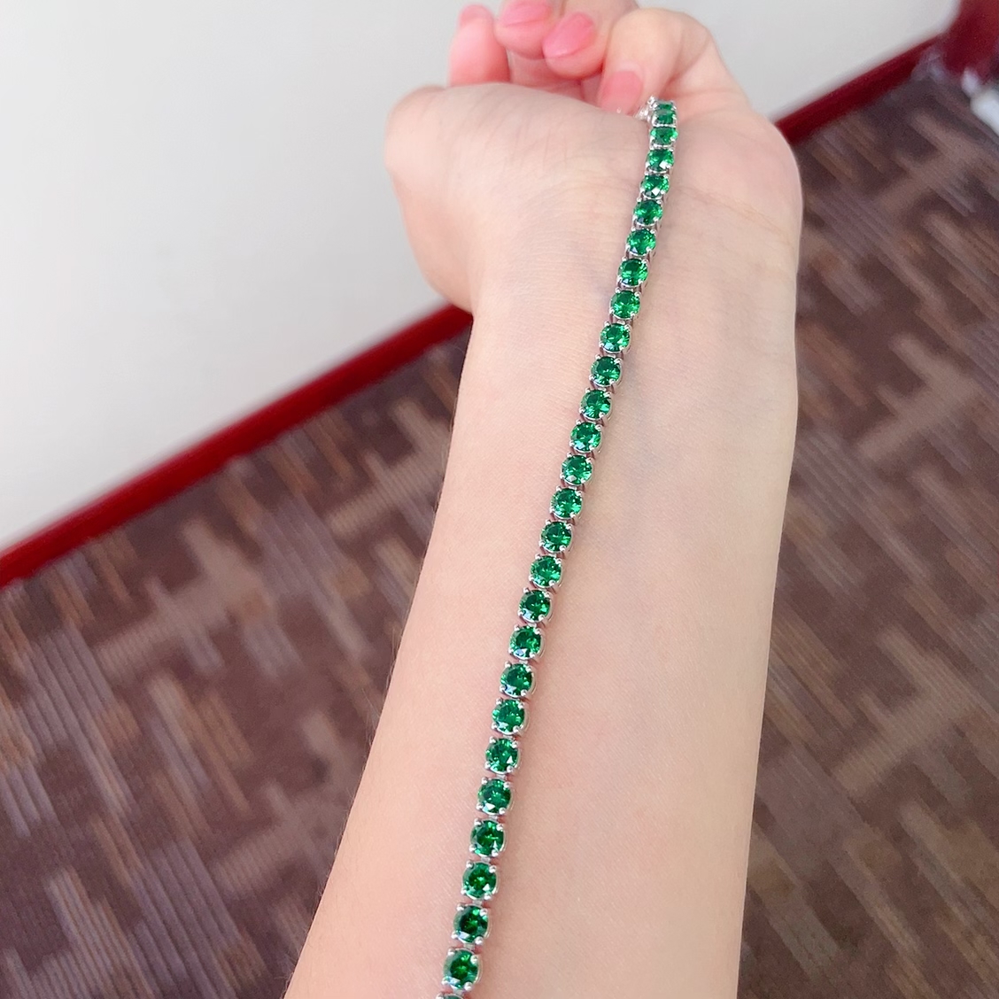 合成石榴石培育明亮莎弗莱手链