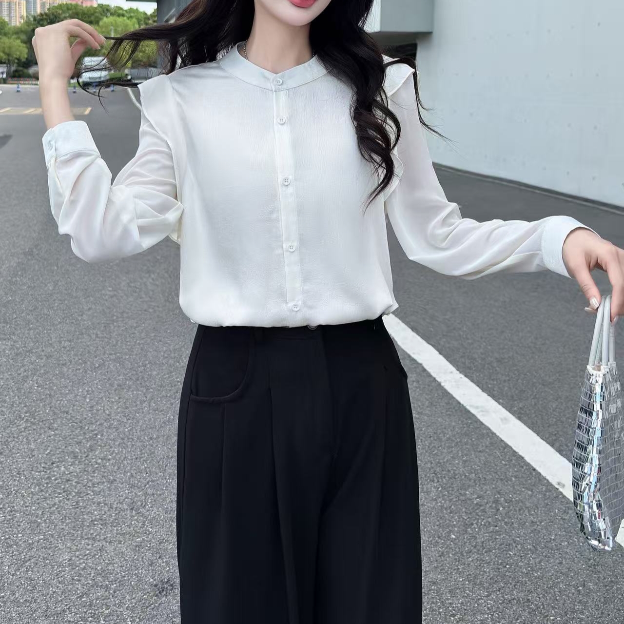 女士春秋款圆领宽松百搭长袖米色衬衫