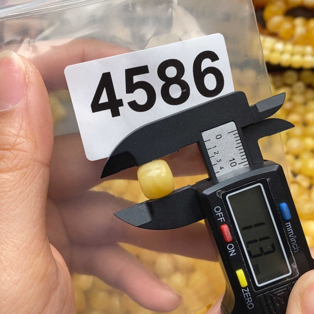 蜜蜡珠宝奇石未镶嵌