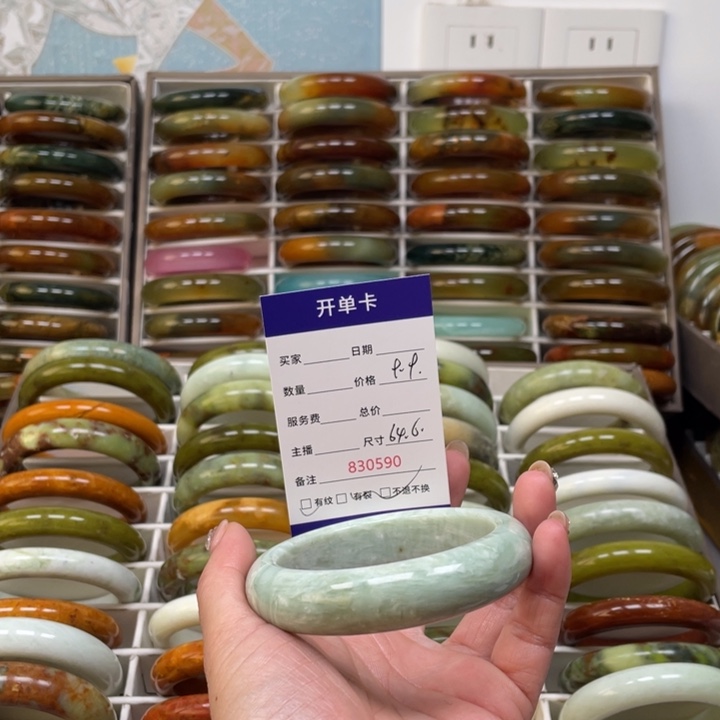 @***8蛇纹石玉未镶嵌手镯