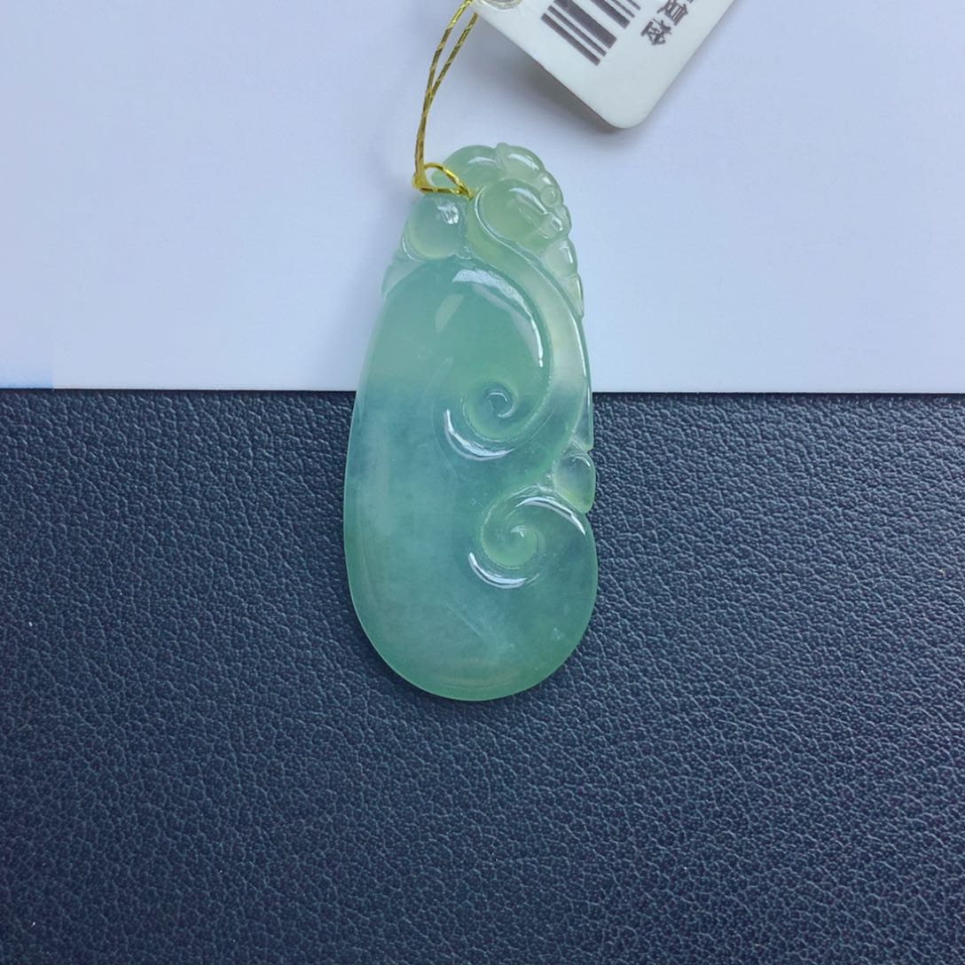 翡翠颈饰未镶嵌如意