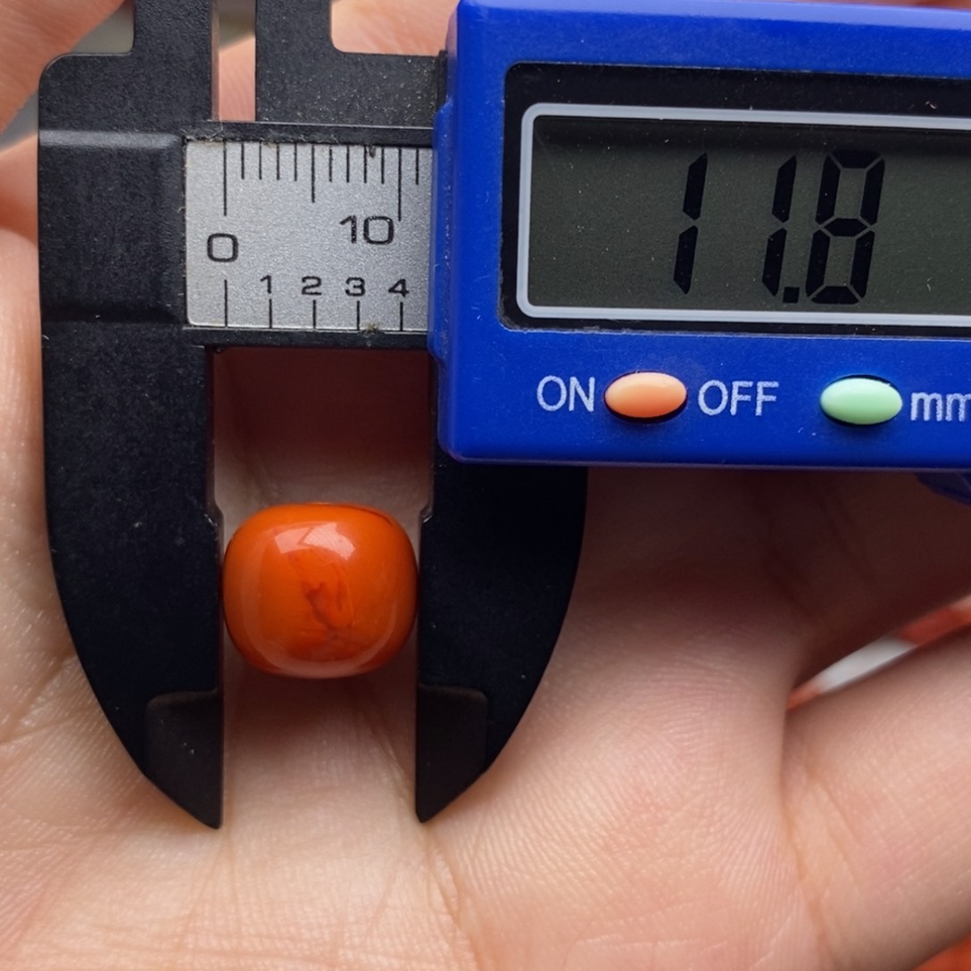 南红玛瑙配饰未镶嵌孔道矿点