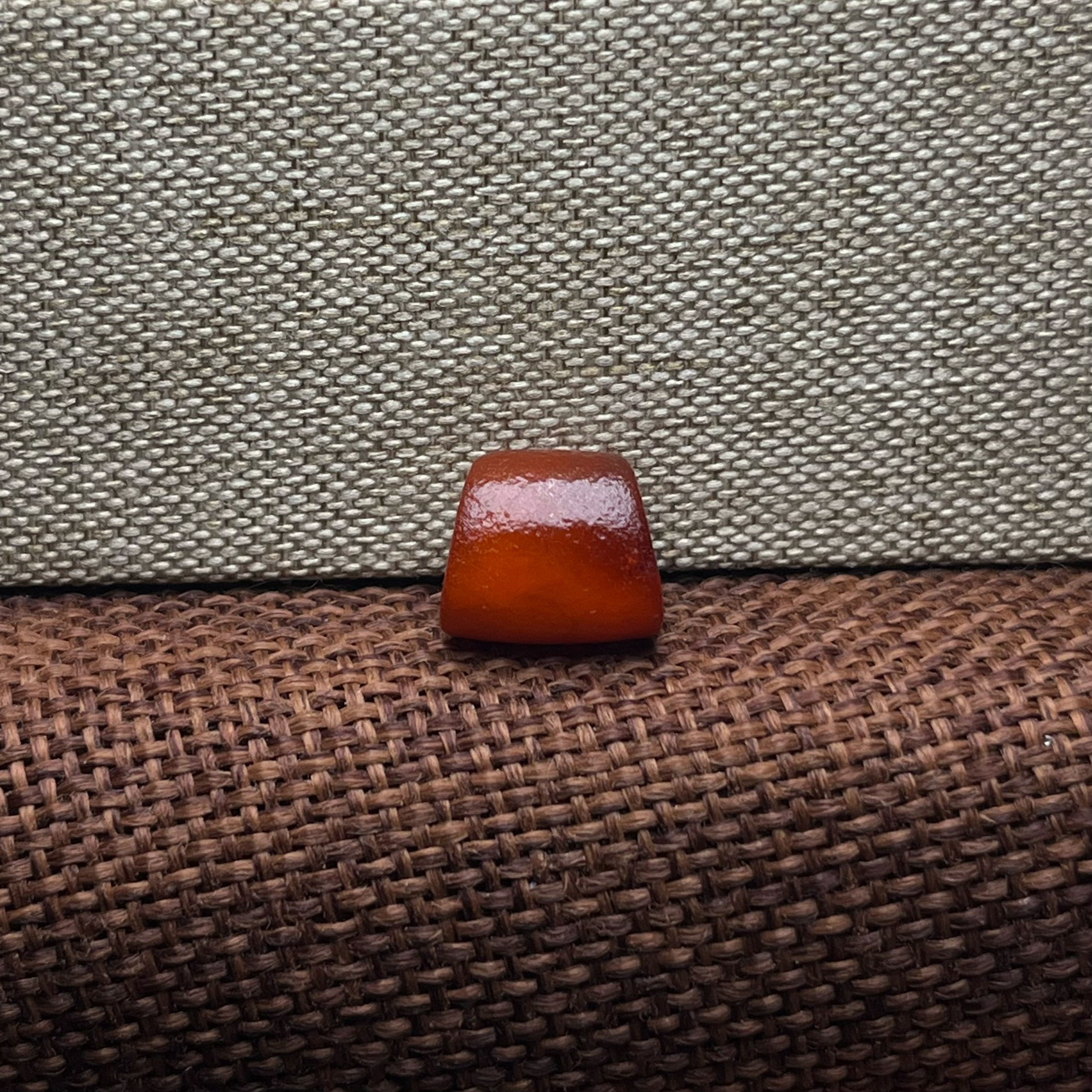 编号1.2老蜜蜡斜切桶珠橘皮老蜜蜡马蹄珠1.01克尺寸12.5×10.7毫米