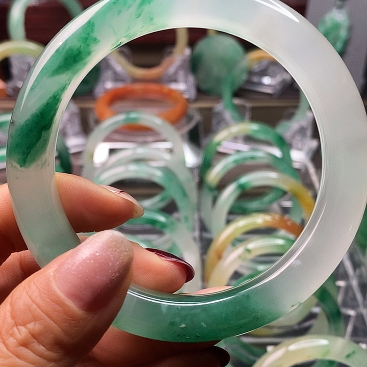 石英质玉手镯未镶嵌落**单