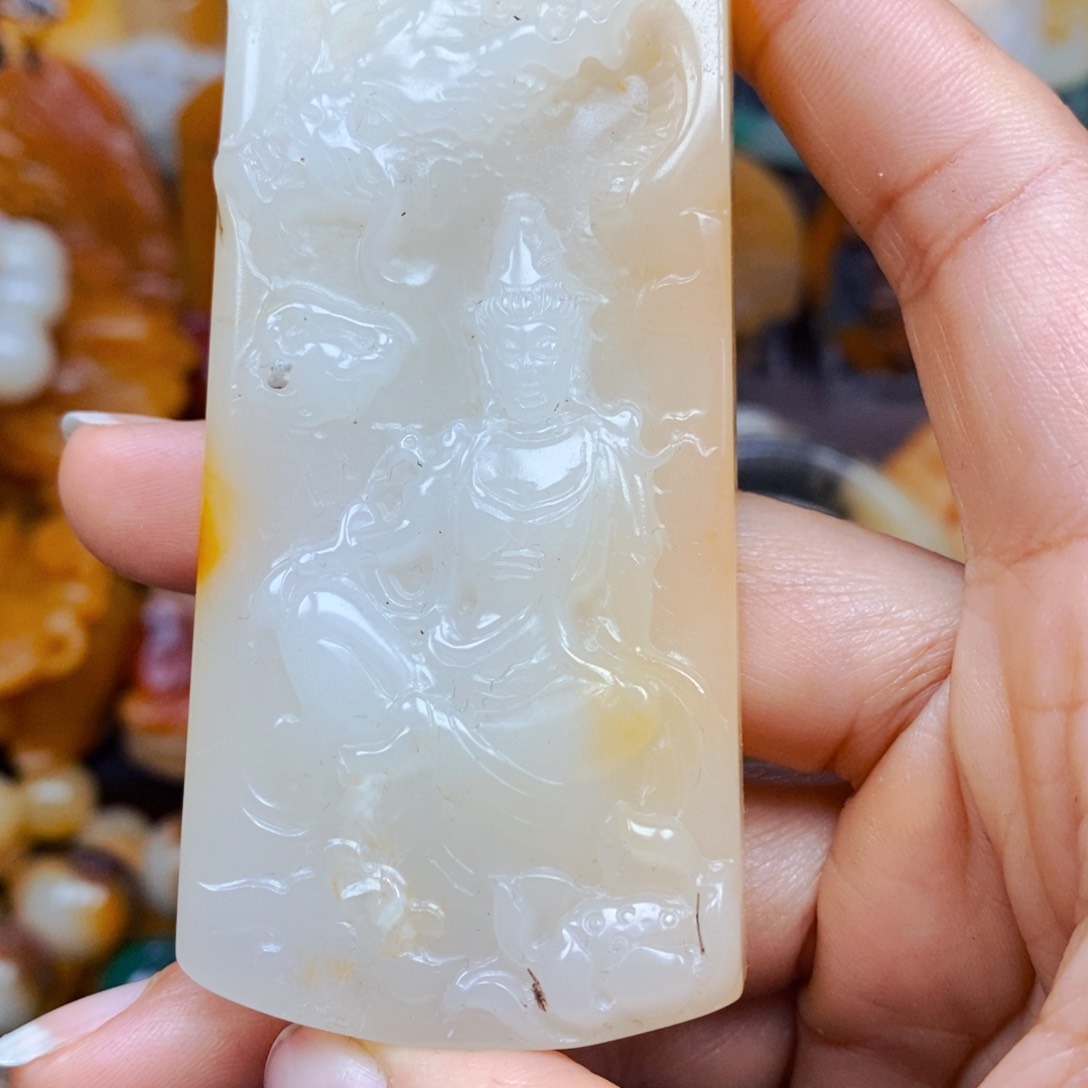 石英质玉（黄龙玉）颈饰未镶嵌