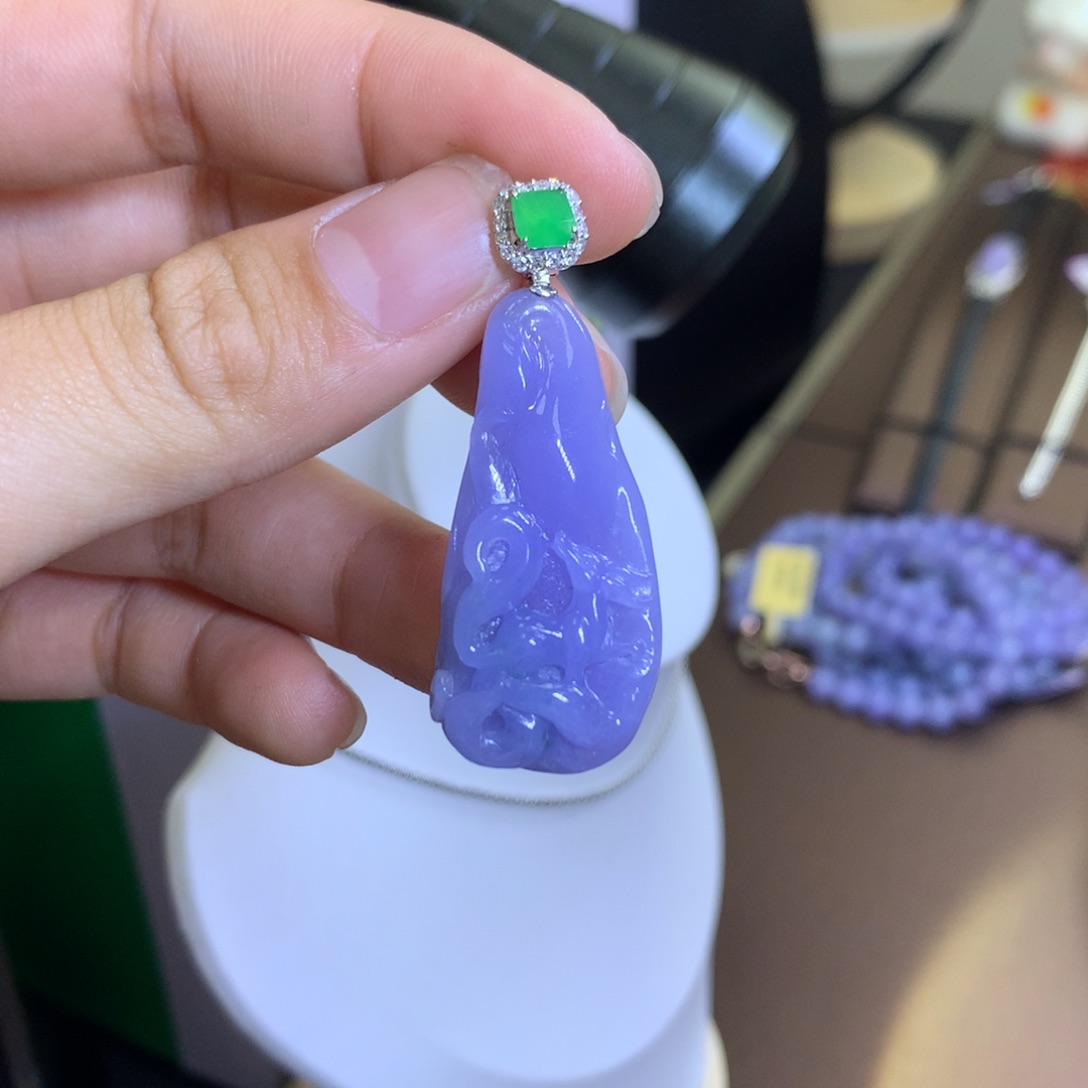 翡翠颈饰18K金镶嵌翡翠