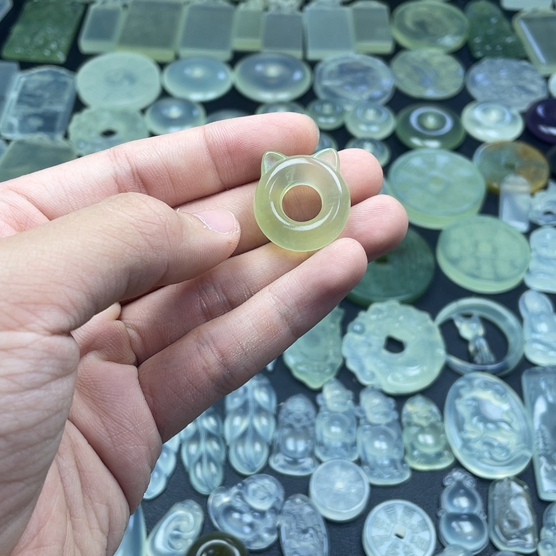 岫玉未镶嵌颈饰猫圈