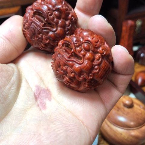 檀香紫檀（小叶紫檀）貔貅手球