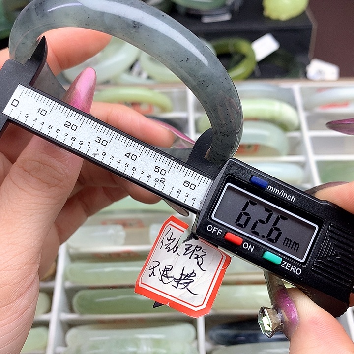 蛇纹石玉手镯未镶嵌518