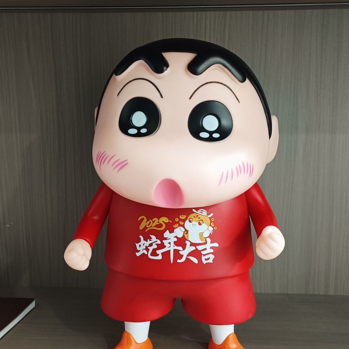 蛇年限定蜡笔小新手办大号玄关桌面摆件模型公仔可爱玩偶女生礼物