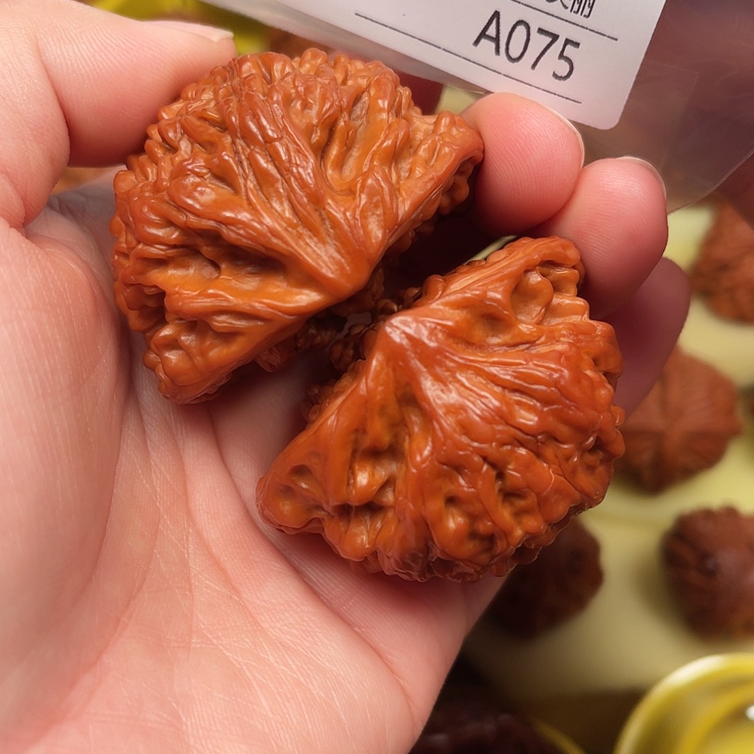 暴***牛桃核吊坠夫妻蛇头